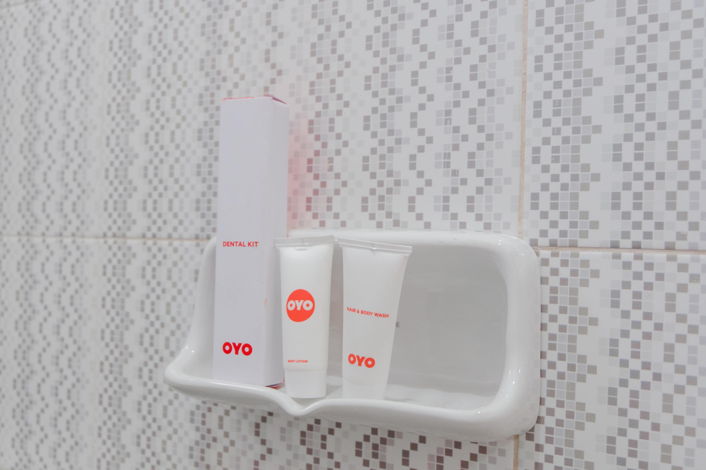 Super Oyo 1579 Kate'El Inn Banyuwangi  Eksteriør billede